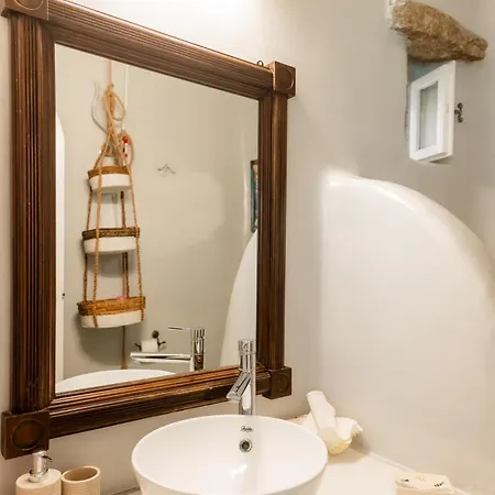 Honey Bee House * Mykonos Town