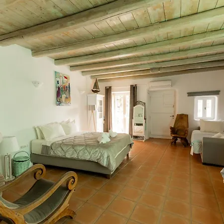 Honey Bee House * Mykonos Town