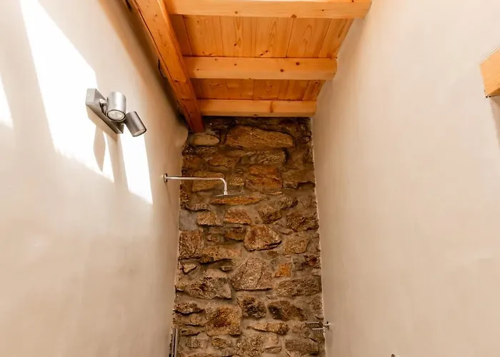 Honey Bee House Apartment *