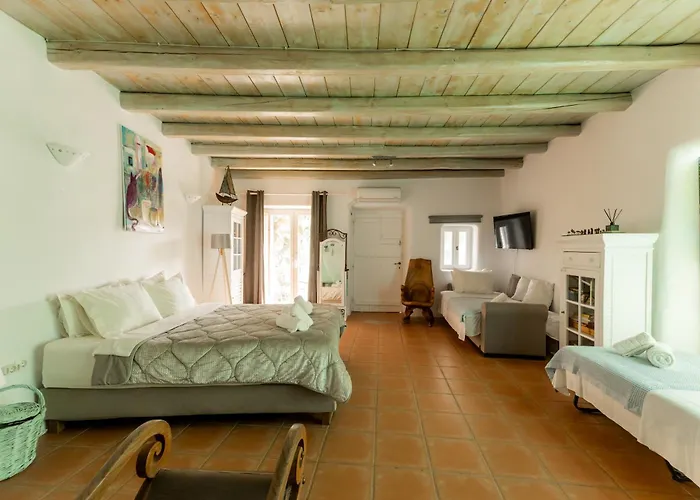 Honey Bee House Apartment *