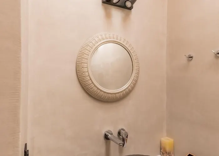 Honey Bee House Apartment *