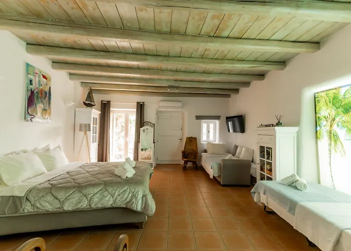 Honey Bee House * Mykonos Town