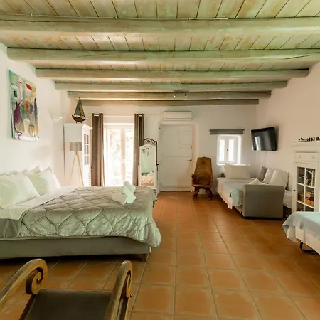 Daire Honey Bee House *