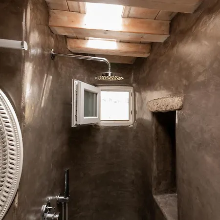 Honey Bee House * Mykonos Town